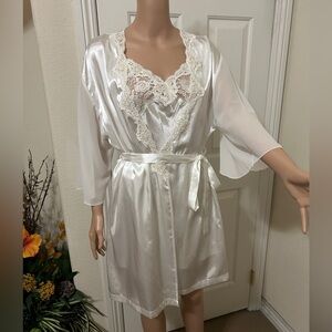 2pc. Enchanting Bridal Collection white satin and lace chemise and robe. Size M.